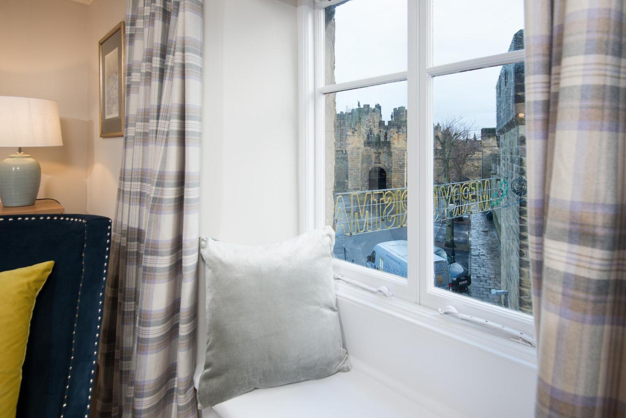 Castle Retreat - Luxury Apartment Opposite Alnwick Castle エクステリア 写真
