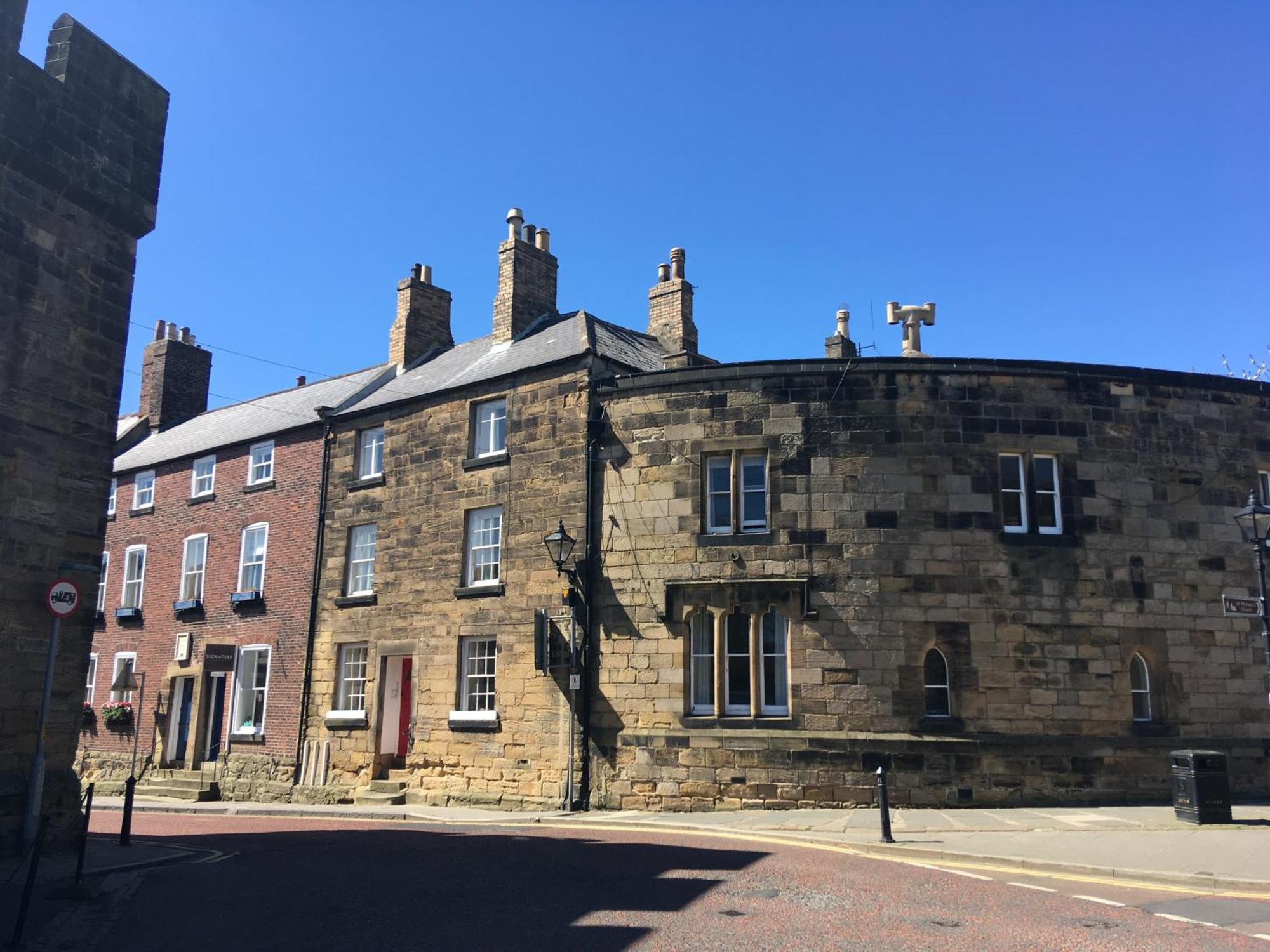 Castle Retreat - Luxury Apartment Opposite Alnwick Castle エクステリア 写真