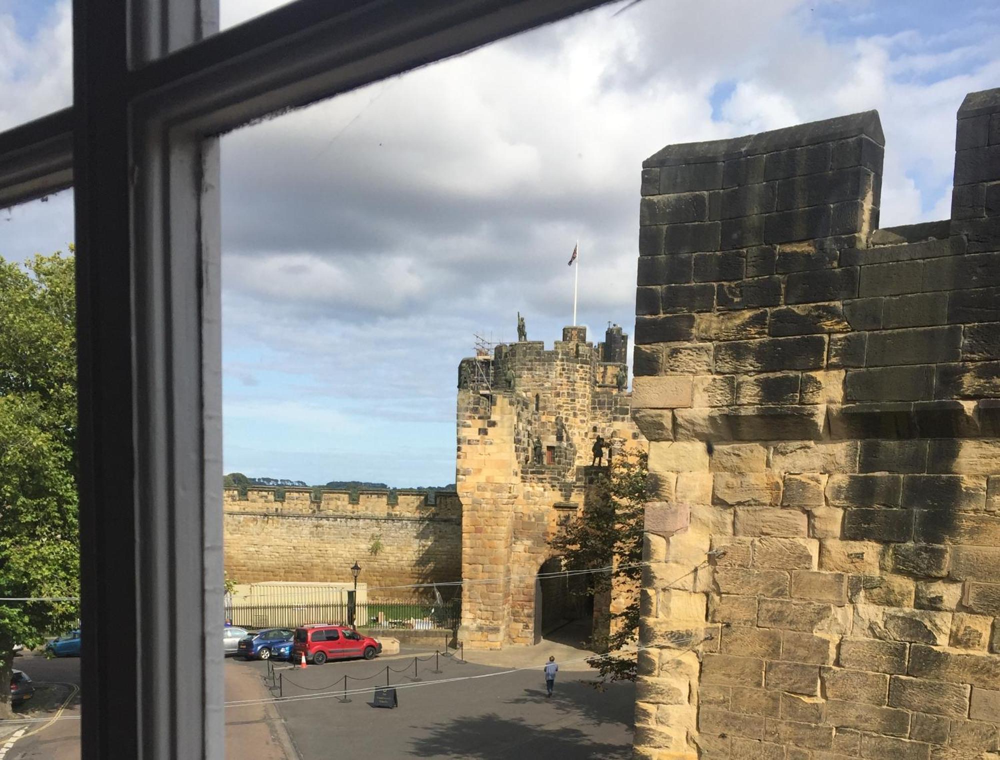 Castle Retreat - Luxury Apartment Opposite Alnwick Castle エクステリア 写真